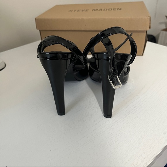 Steve Madden Black Patent Pointed Toe Heels - Picture 4 of 11